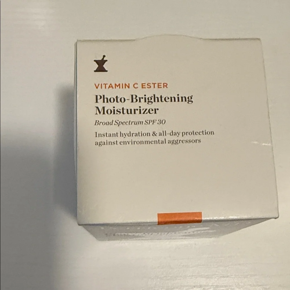 Perricone MD Vitamin C Ester Moisturizer - White and Orange